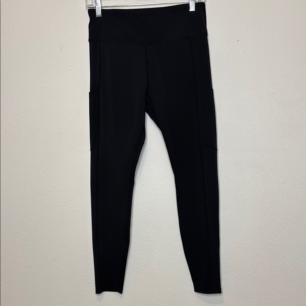 Fornia size Medium Sleek Black High-Waisted Leggings